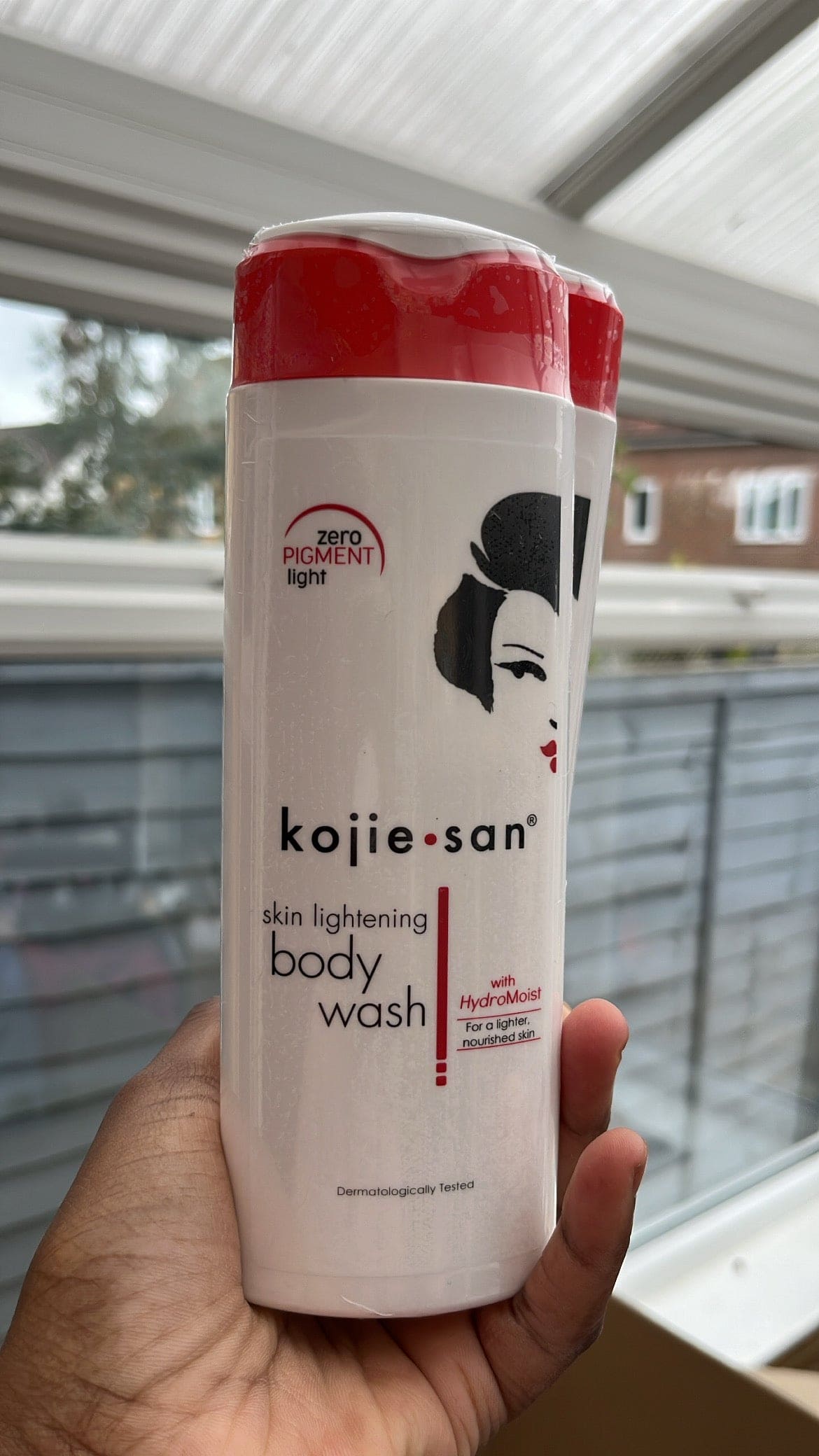 KOJIE SAN SKIN LIGHTENING BODY WASH WITH HYDROMOIST 300ml Swanky